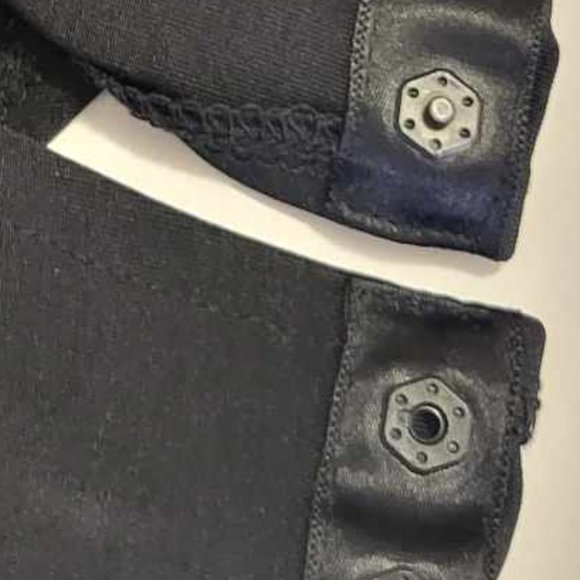 H&M Black  V-neck - Long Sleeve  Women's Top - Picture 4 of 4